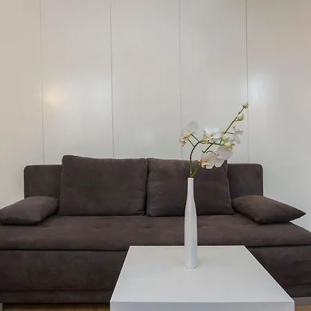 Modern In The Center Apartment