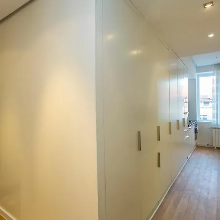 Modern In The Center Apartment *