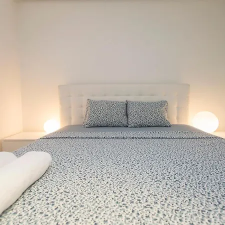 Modern In The Center * 索菲亞