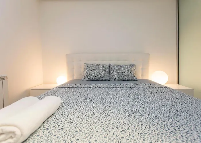 Modern In The Center * 索菲亞