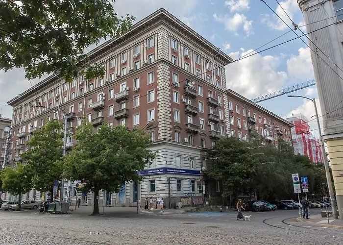 Modern In The Center